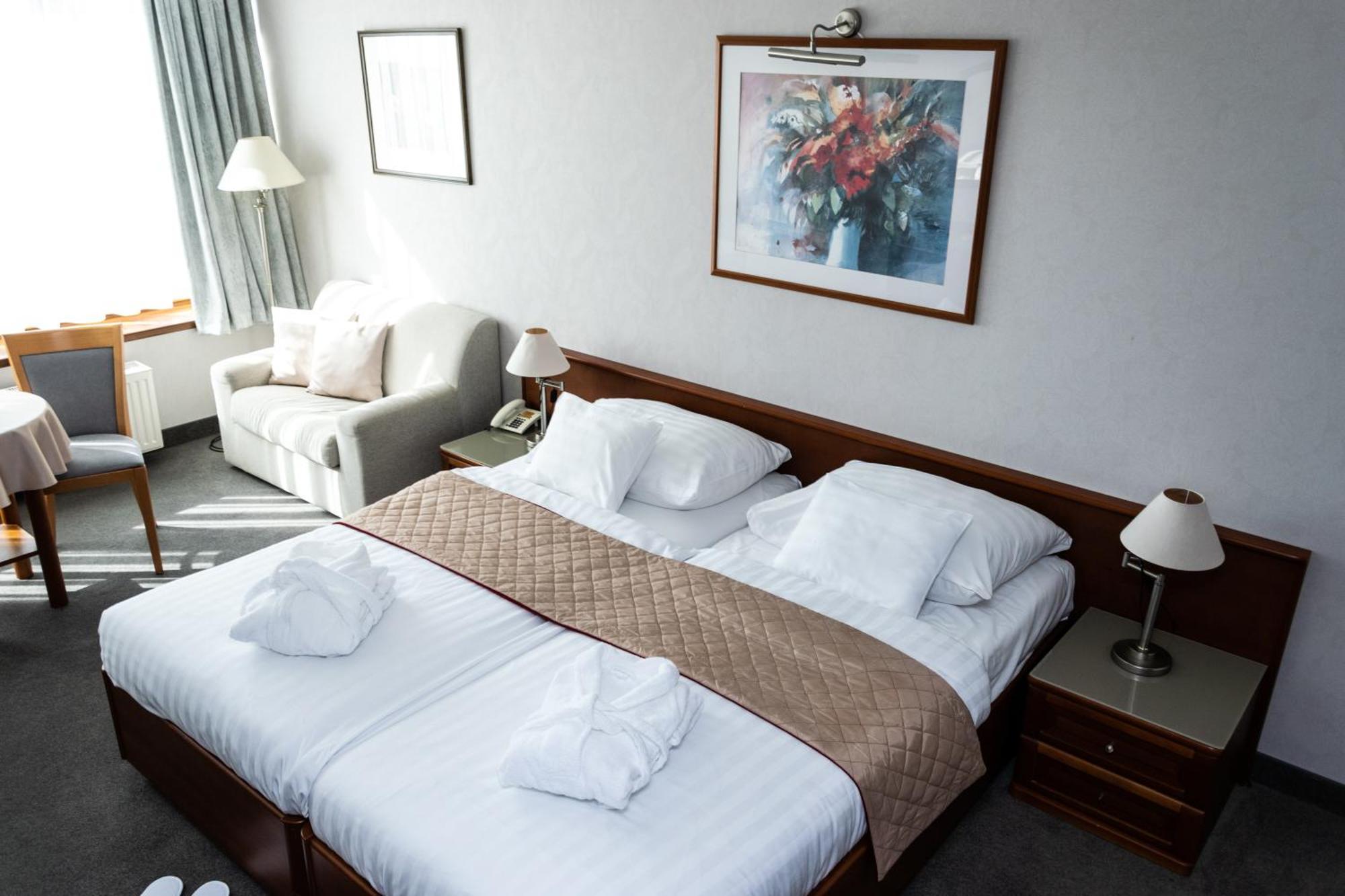 Rosengarten Hotel & Restaurant Sopron Exterior photo
